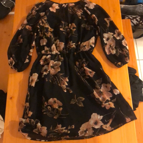 Black flowers dress - Picture 3 of 5